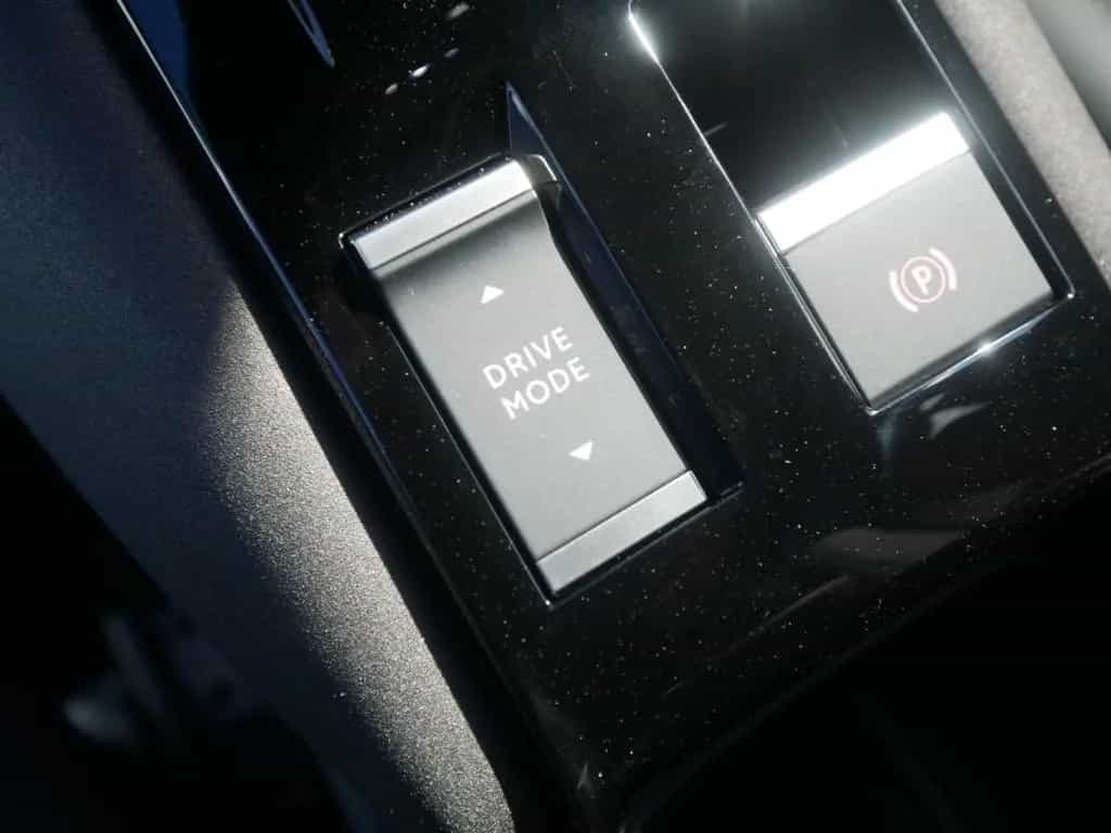 Alfa Romeo Junior IBRIDA TI 1.2 VGT 145PS DCT6 SCHIEBEDACH 04/2026-photo-37