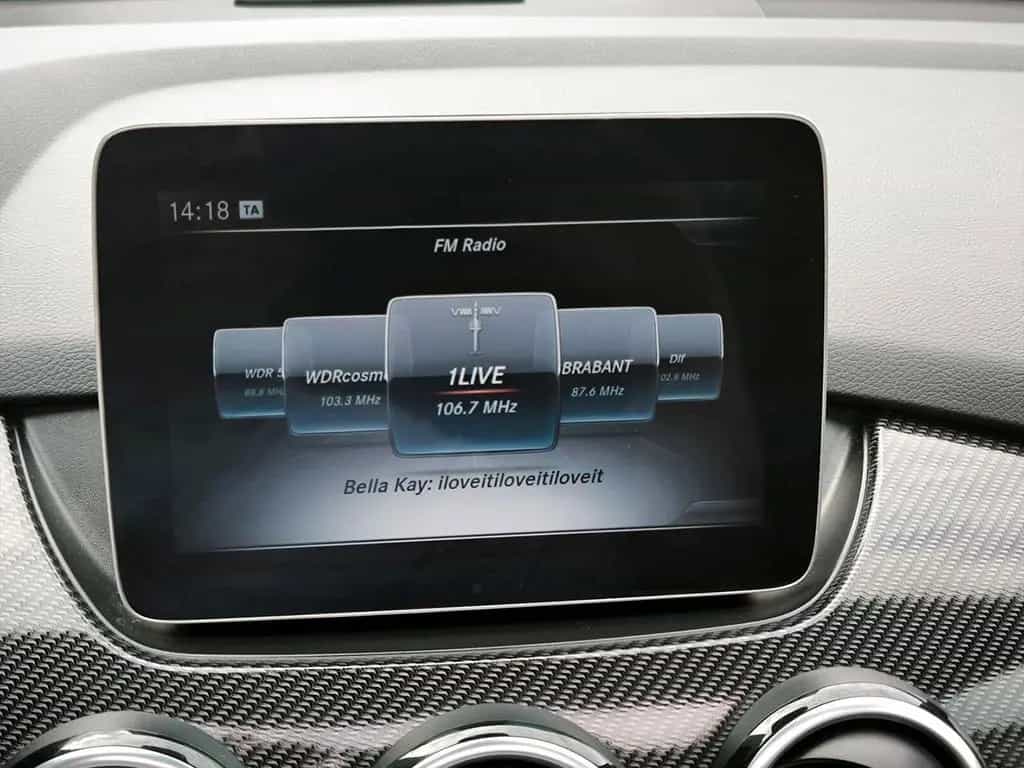 Mercedes-Benz B 200 7G-DCT AMG-LINE AHK PANORAMA LED STANDHZG. 03/2018-photo-10
