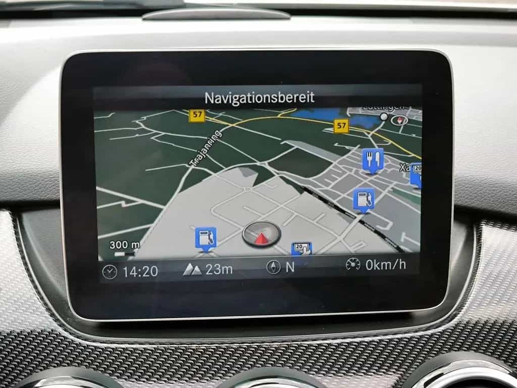 Mercedes-Benz B 200 7G-DCT AMG-LINE AHK PANORAMA LED STANDHZG. 03/2018-photo-12