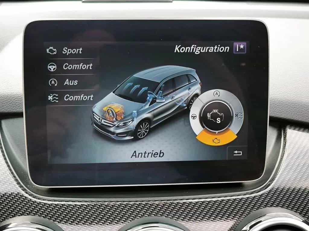 Mercedes-Benz B 200 7G-DCT AMG-LINE AHK PANORAMA LED STANDHZG. 03/2018-photo-14