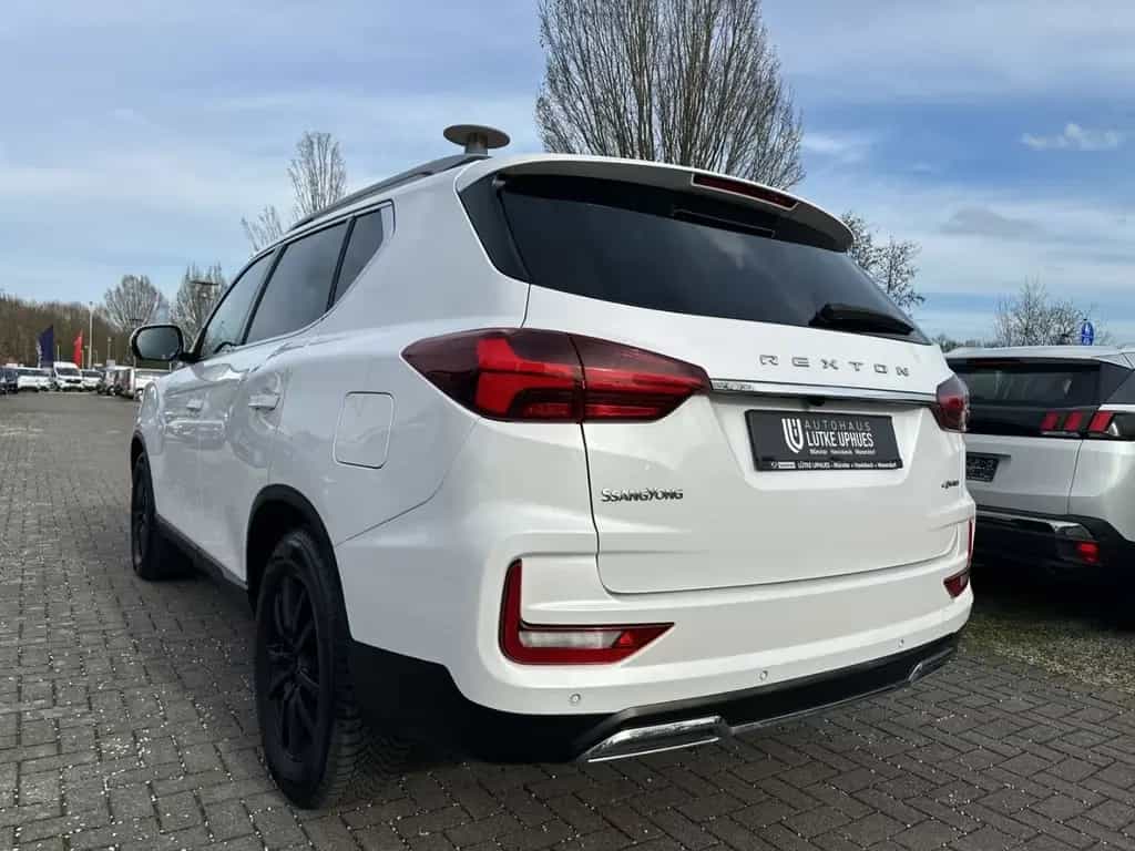 Ssangyong REXTON 4x4 Sapphire 2.2 D 8AT Navi Leder SHZ 04/2021-photo-2