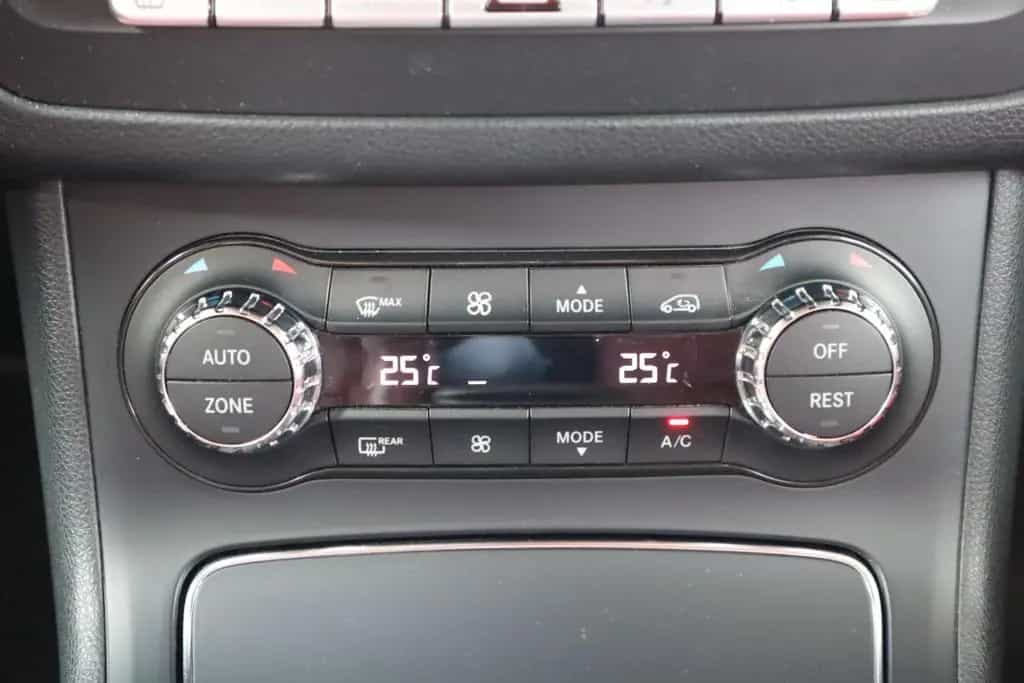Mercedes-Benz B 250 B250* 4-MATIC* AMG-PAKET* LEDER* PANO* AHK* KEYL 01/2018-photo-36