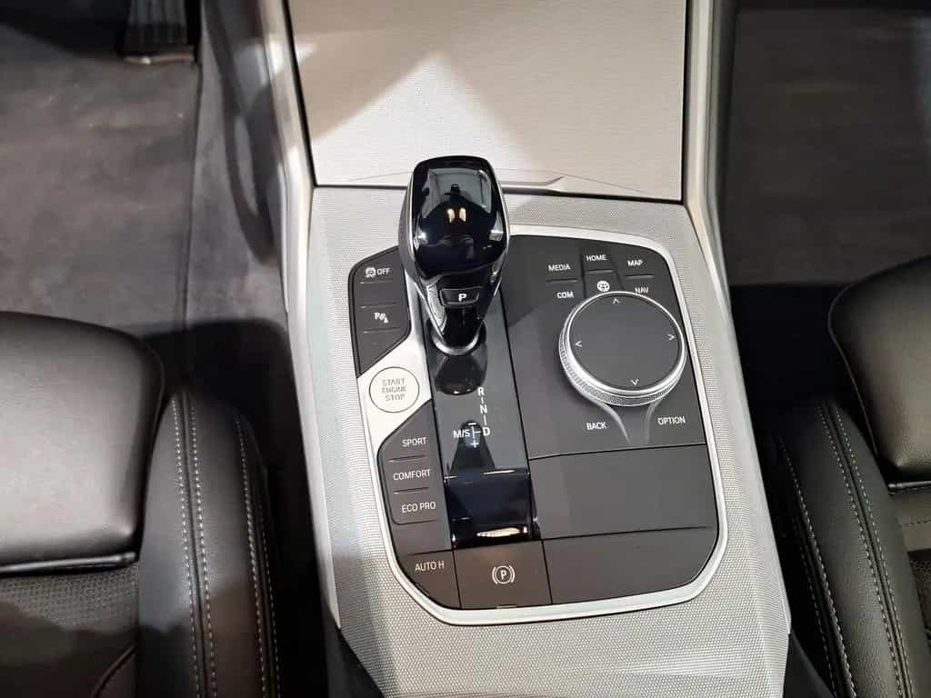 BMW 320 d Touring LiveCockpitProf Kamera Driv.Assist 03/2022-photo-18