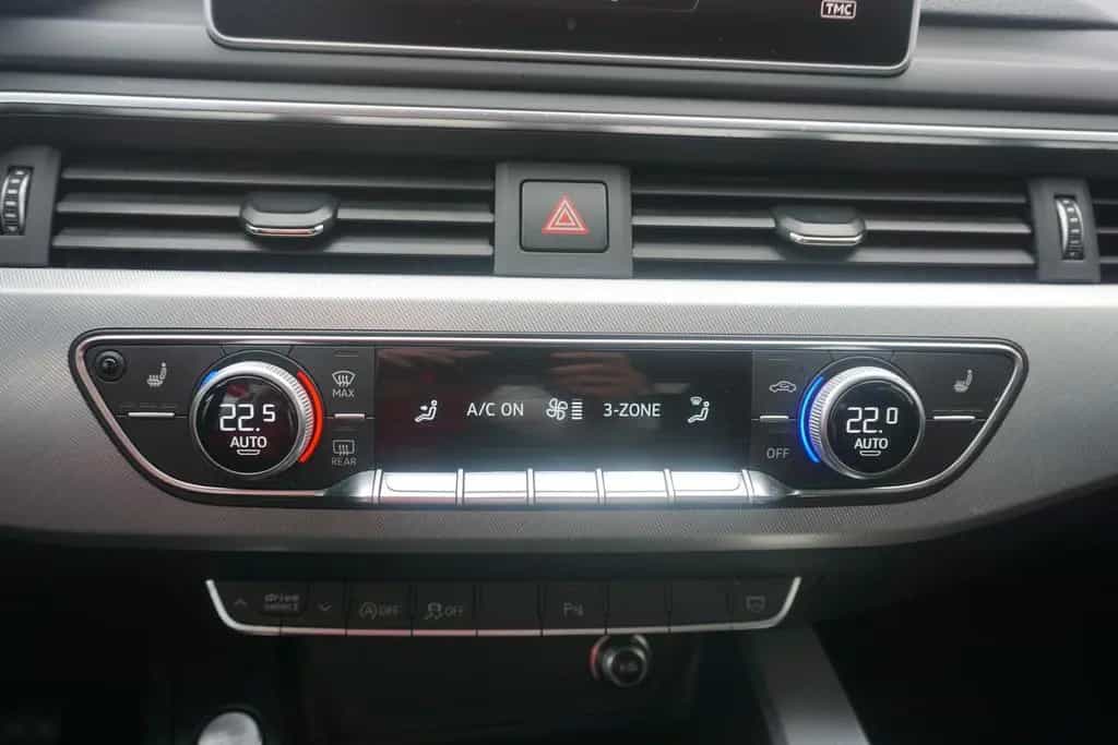 Audi A4 Avant 40 2.0 TFSI S-Tronic LED Navi Tempomat 09/2019-photo-14