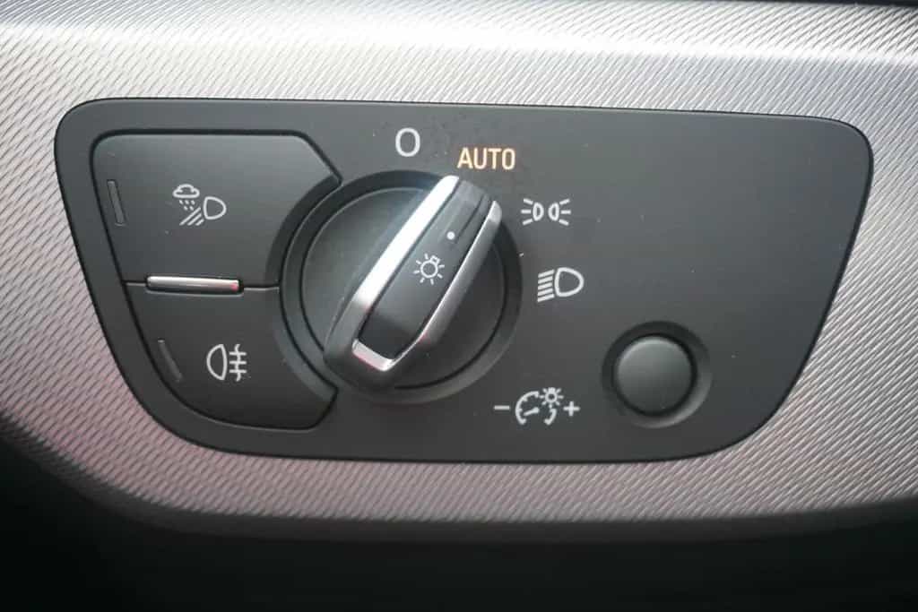 Audi A4 Avant 40 2.0 TFSI S-Tronic LED Navi Tempomat 09/2019-photo-23
