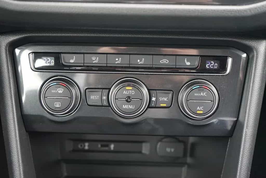 Volkswagen Tiguan 1.4 TSI Navi Sitzheizung AHK Tempomat 07/2017-photo-20