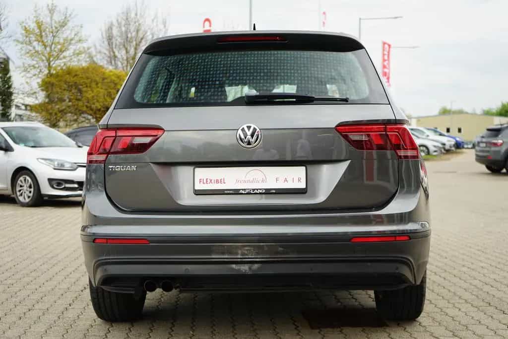 Volkswagen Tiguan 1.4 TSI Navi Sitzheizung AHK Tempomat 07/2017-photo-3