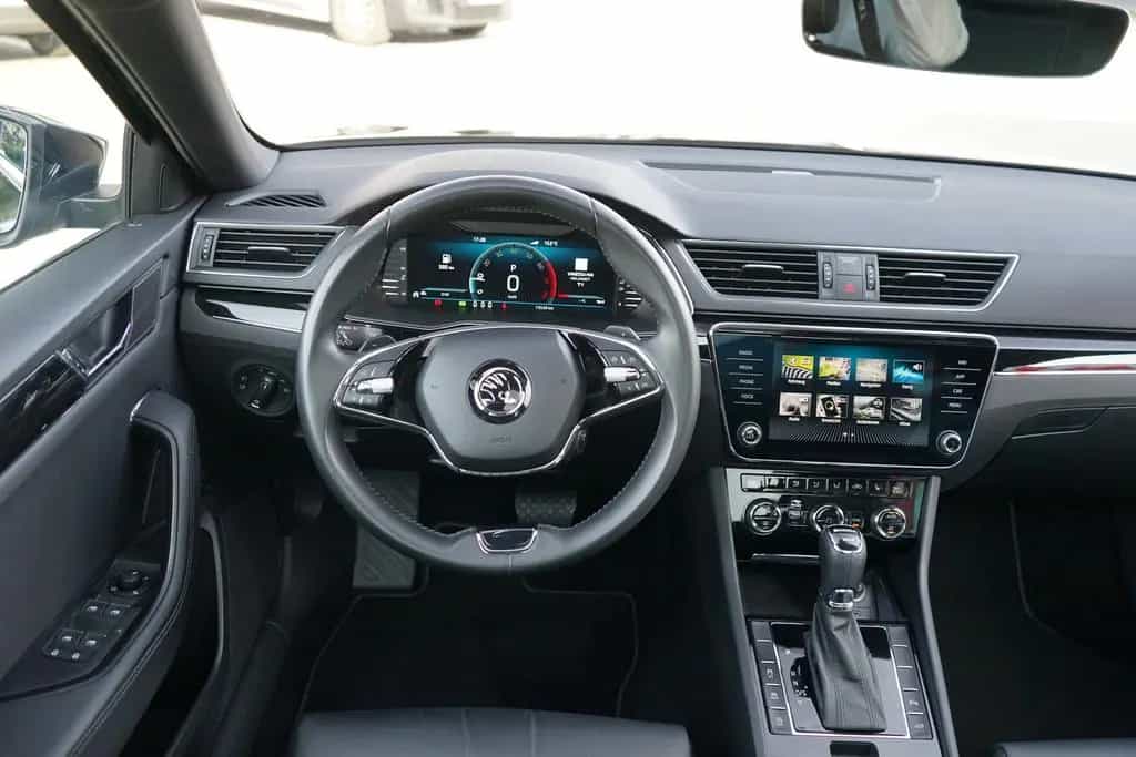 Skoda Superb Combi 2.0 L&K 4x4 DCC Soundsystem Leder 09/2023-photo-16