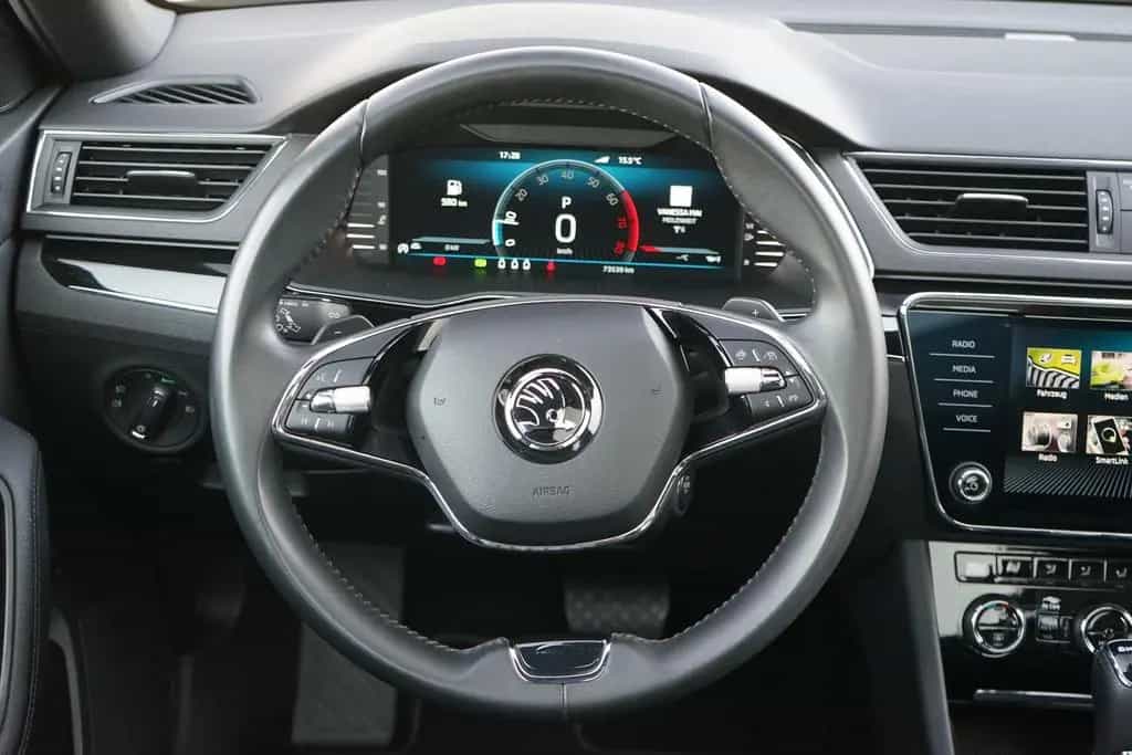 Skoda Superb Combi 2.0 L&K 4x4 DCC Soundsystem Leder 09/2023-photo-17