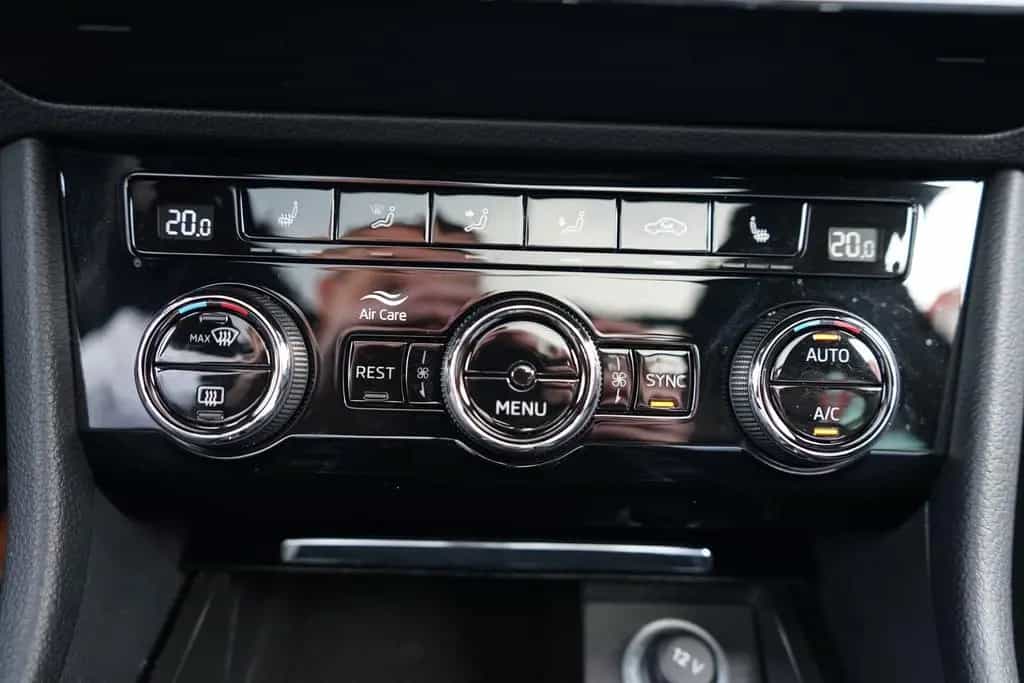Skoda Superb Combi 2.0 L&K 4x4 DCC Soundsystem Leder 09/2023-photo-22