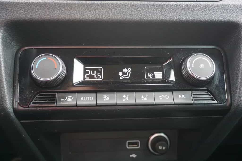 Skoda Fabia 1.0 TSI Soleil DSG LED Navi Android Apple 03/2019-photo-12