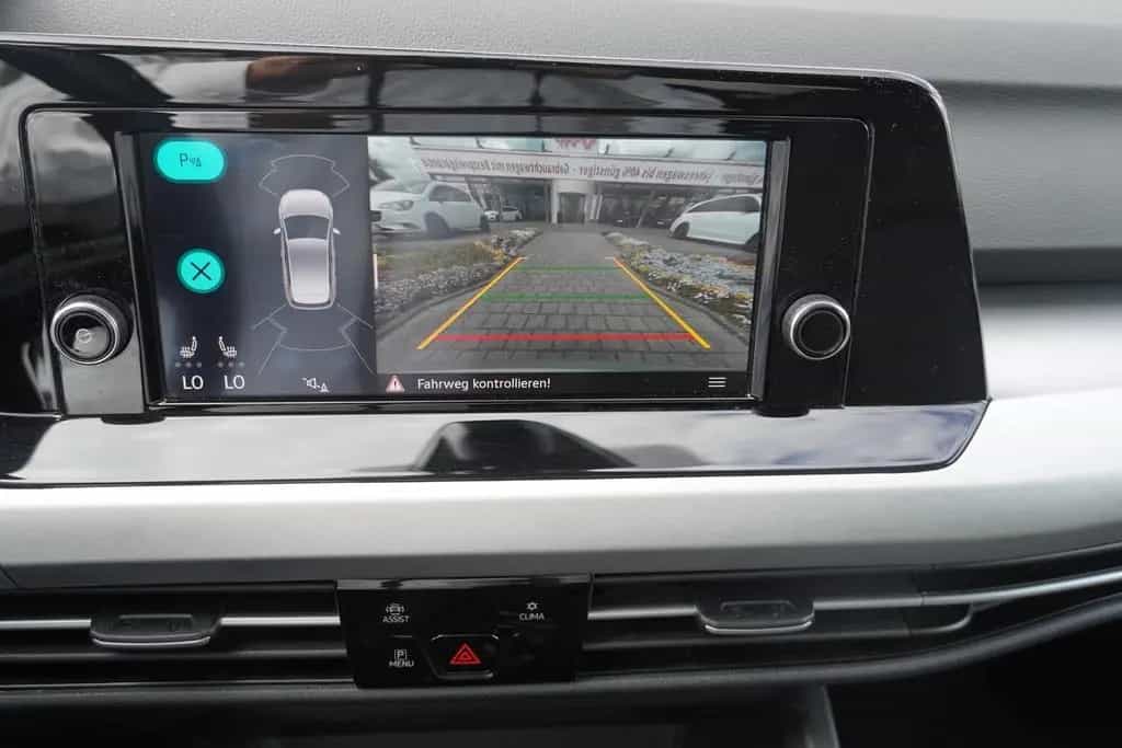 Volkswagen Golf VIII 1.5 eTSI Life LED AHK Kamera Bluetooth 03/2021-photo-13