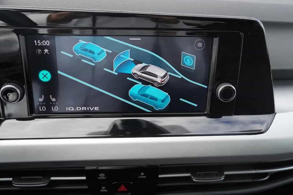 Volkswagen Golf VIII 1.5 eTSI Life LED AHK Kamera Bluetooth 03/2021-photo-14