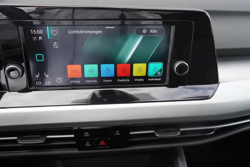 Volkswagen Golf VIII 1.5 eTSI Life LED AHK Kamera Bluetooth 03/2021-photo-15