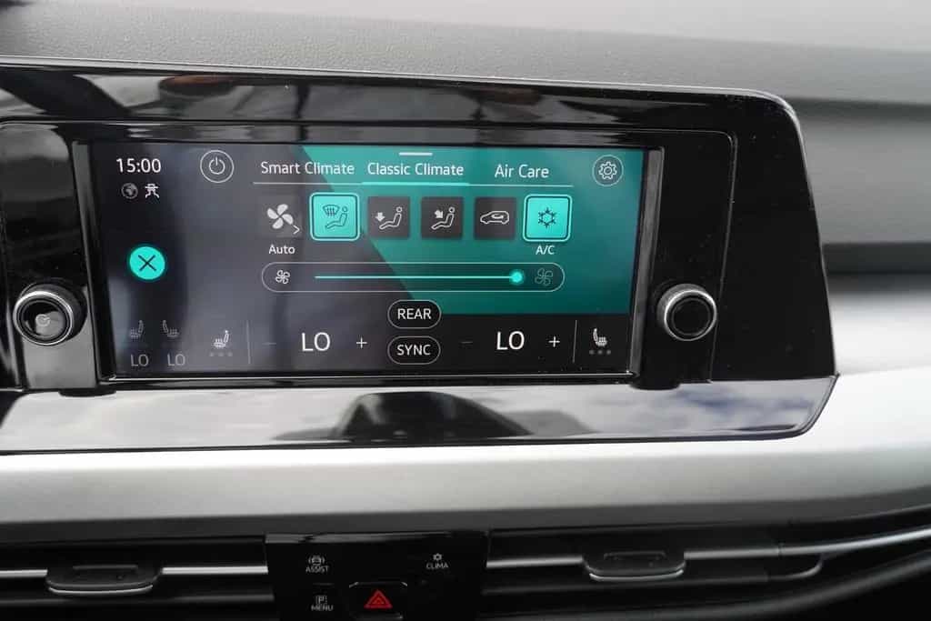 Volkswagen Golf VIII 1.5 eTSI Life LED AHK Kamera Bluetooth 03/2021-photo-16