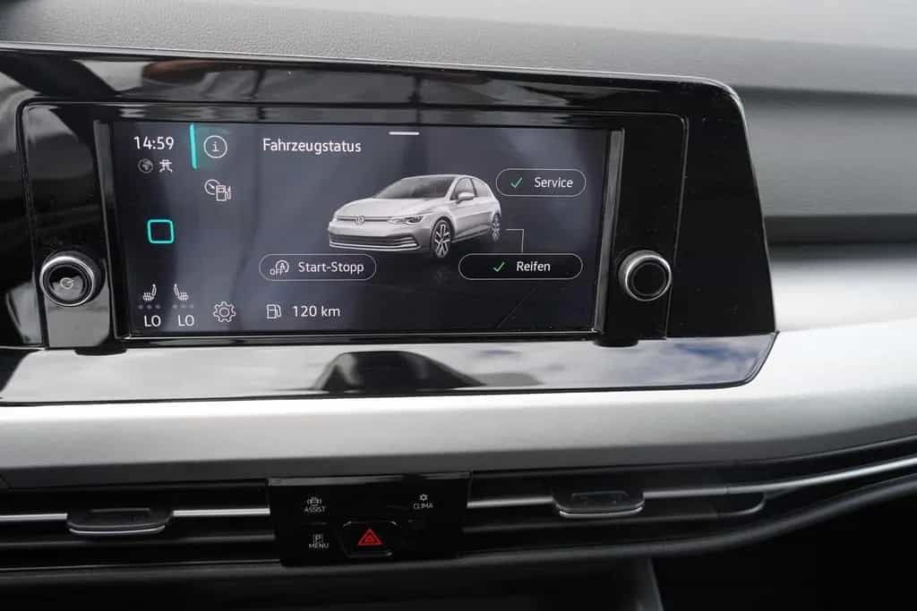 Volkswagen Golf VIII 1.5 eTSI Life LED AHK Kamera Bluetooth 03/2021-photo-19