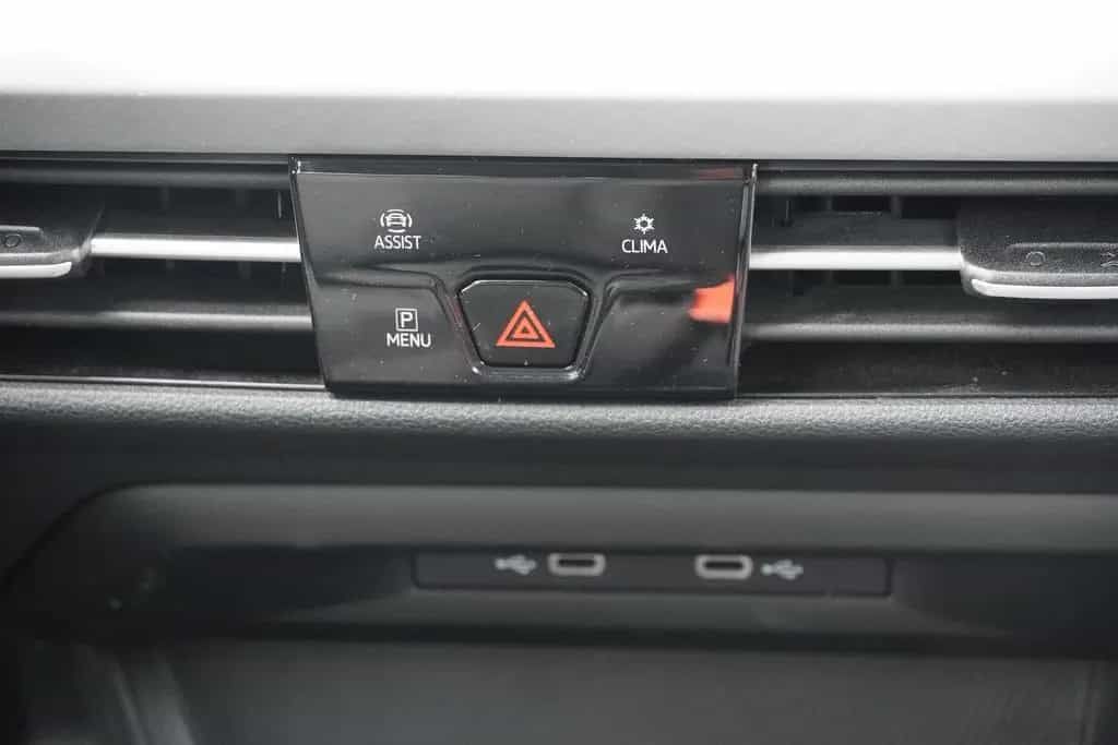 Volkswagen Golf VIII 1.5 eTSI Life LED AHK Kamera Bluetooth 03/2021-photo-21