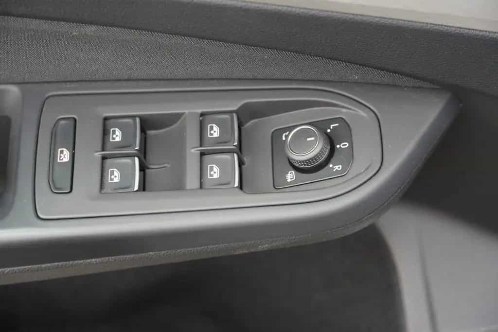 Volkswagen Golf VIII 1.5 eTSI Life LED AHK Kamera Bluetooth 03/2021-photo-34