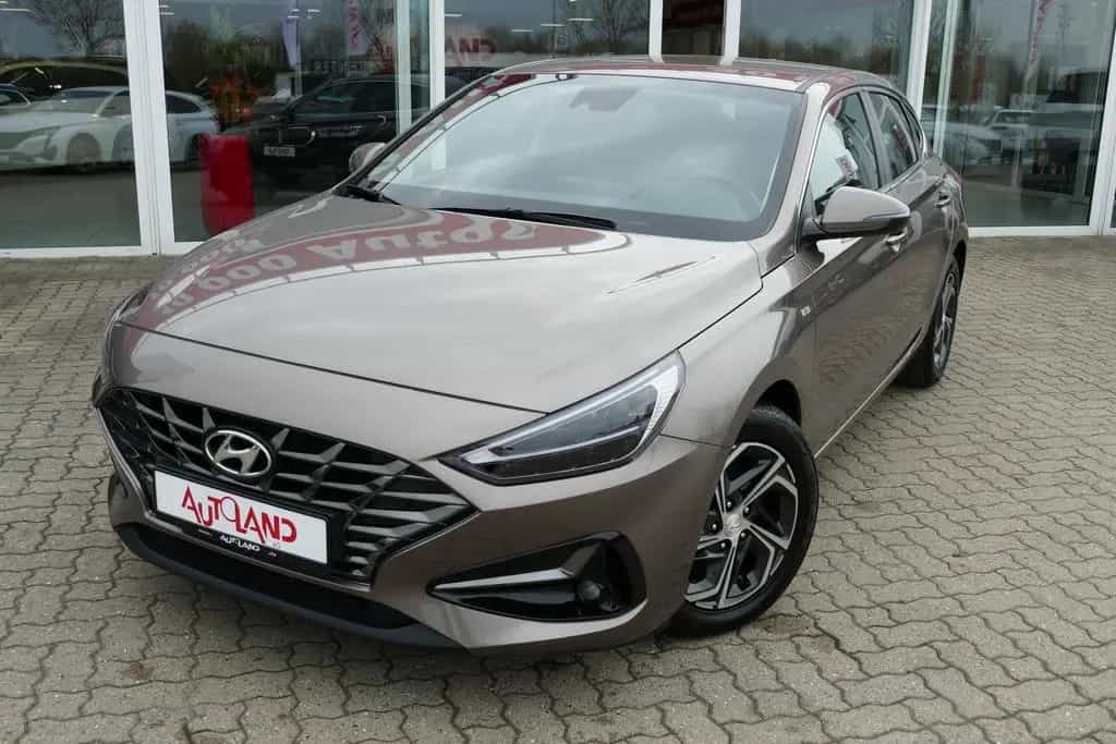 Hyundai i30 Fastback 1.5 LED Kamera Tempomat DAB AHK 06/2021-photo-1