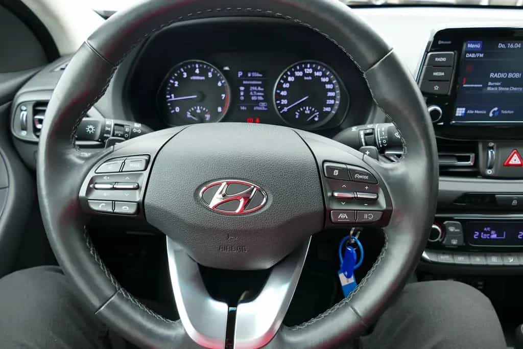 Hyundai i30 Fastback 1.5 LED Kamera Tempomat DAB AHK 06/2021-photo-10