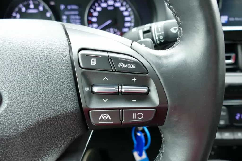 Hyundai i30 Fastback 1.5 LED Kamera Tempomat DAB AHK 06/2021-photo-12
