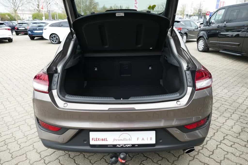 Hyundai i30 Fastback 1.5 LED Kamera Tempomat DAB AHK 06/2021-photo-27