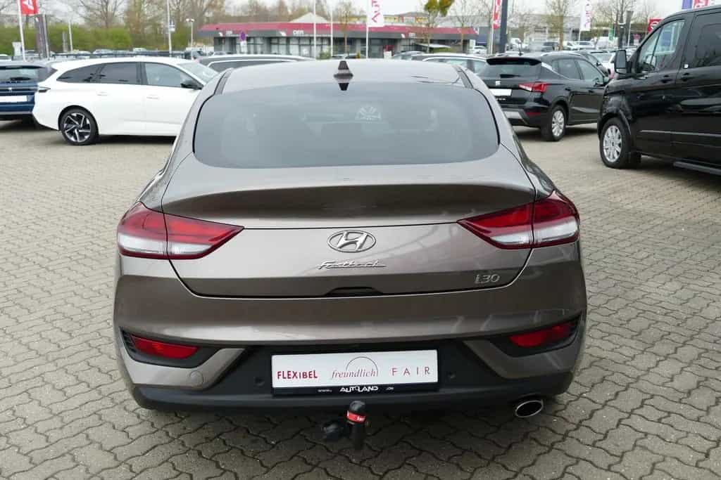 Hyundai i30 Fastback 1.5 LED Kamera Tempomat DAB AHK 06/2021-photo-3