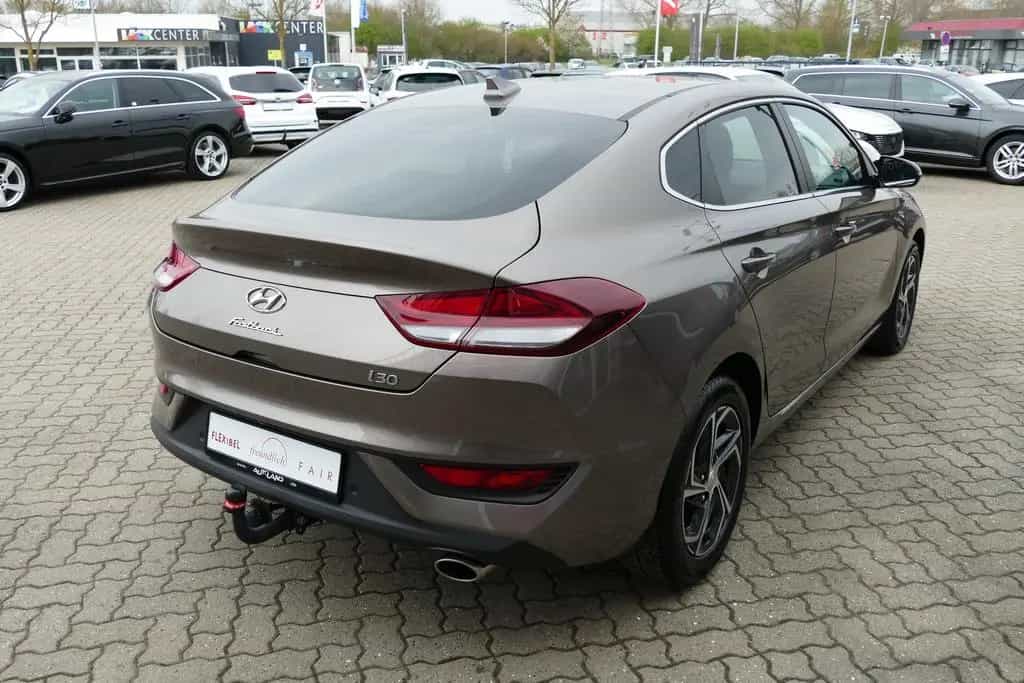 Hyundai i30 Fastback 1.5 LED Kamera Tempomat DAB AHK 06/2021-photo-4