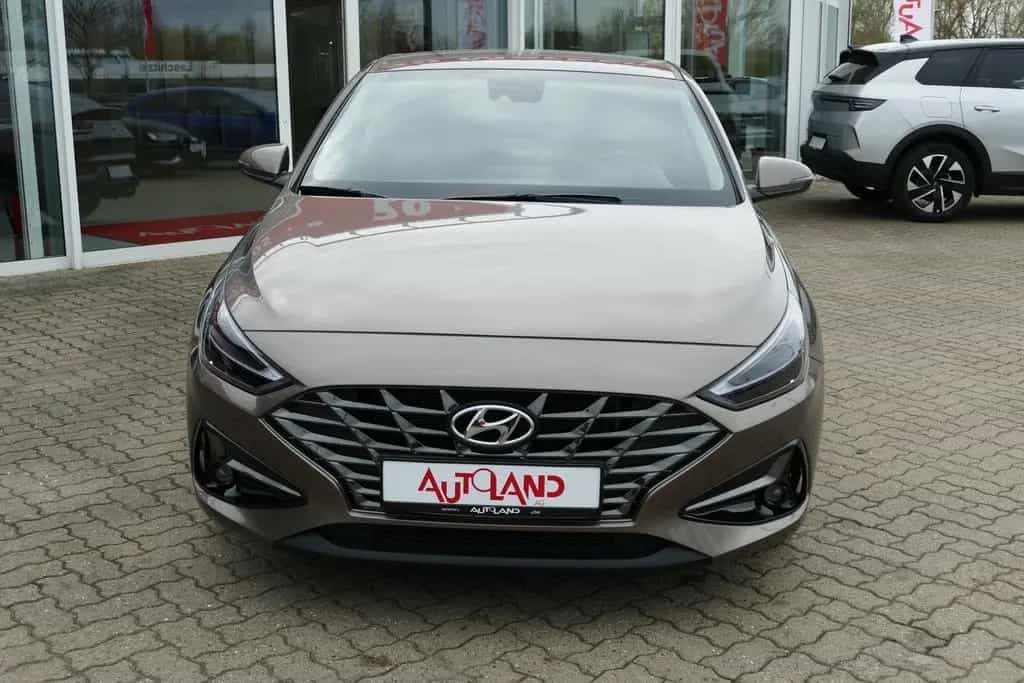 Hyundai i30 Fastback 1.5 LED Kamera Tempomat DAB AHK 06/2021-photo-6
