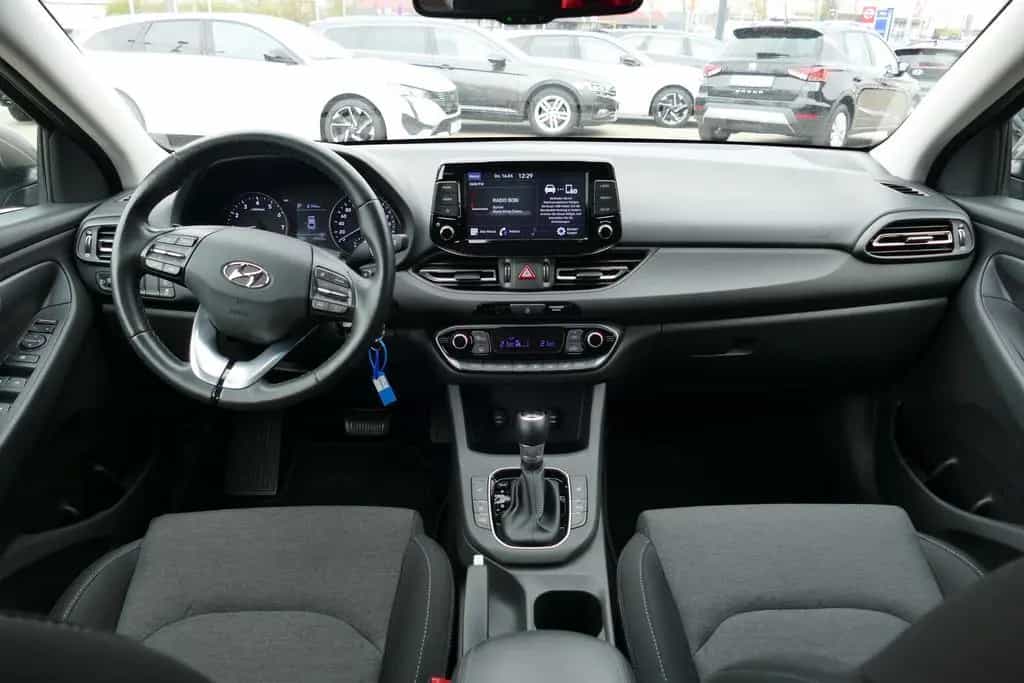 Hyundai i30 Fastback 1.5 LED Kamera Tempomat DAB AHK 06/2021-photo-9