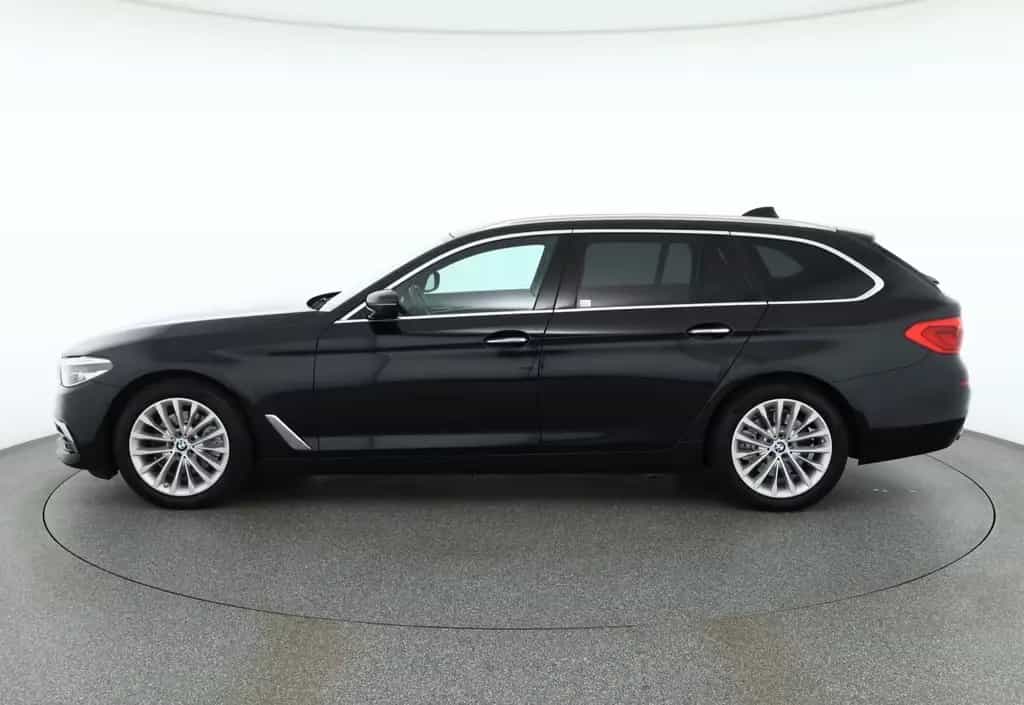 BMW 520 d Touring xDrive Luxury Line LED Navi Head-Up 01/2018-photo-1