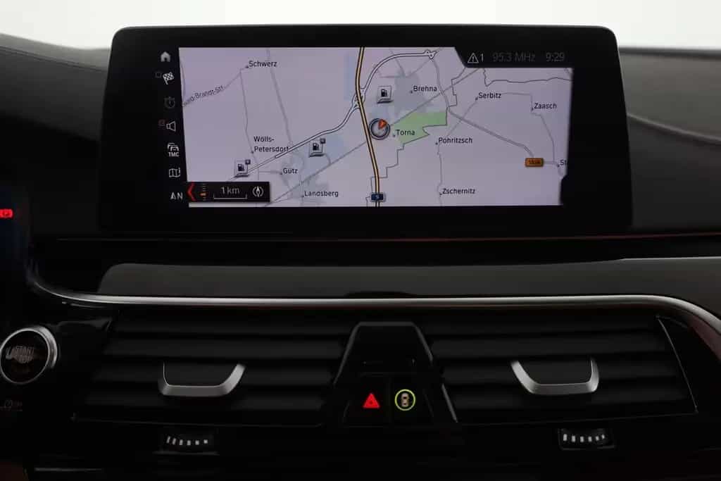 BMW 520 d Touring xDrive Luxury Line LED Navi Head-Up 01/2018-photo-11