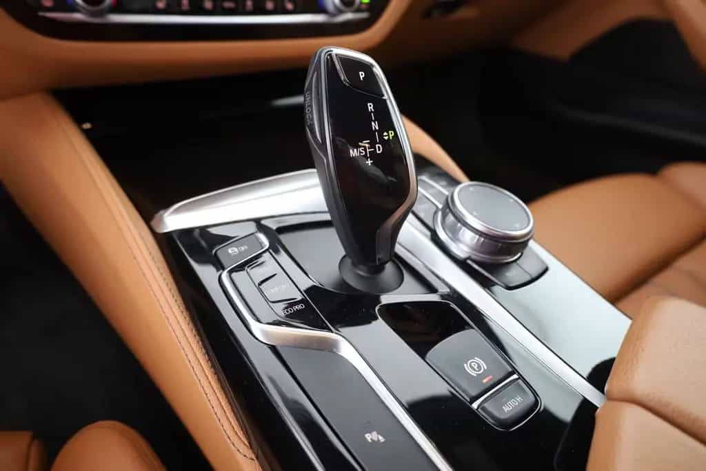 BMW 520 d Touring xDrive Luxury Line LED Navi Head-Up 01/2018-photo-14