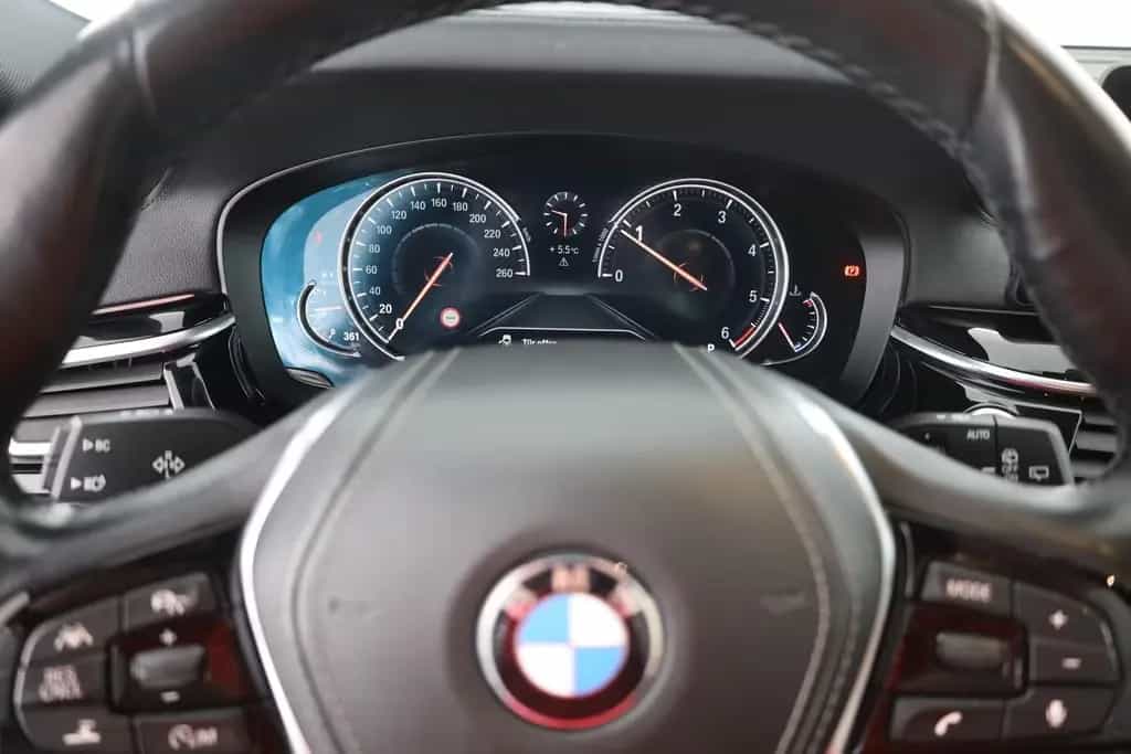 BMW 520 d Touring xDrive Luxury Line LED Navi Head-Up 01/2018-photo-18