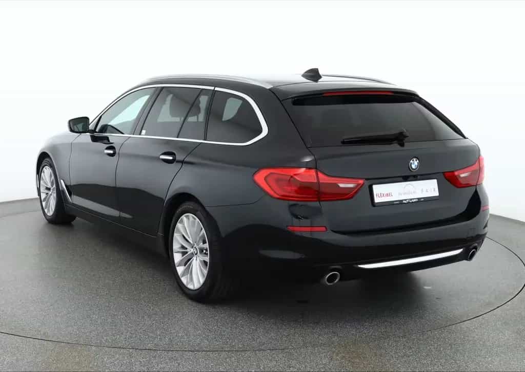 BMW 520 d Touring xDrive Luxury Line LED Navi Head-Up 01/2018-photo-2