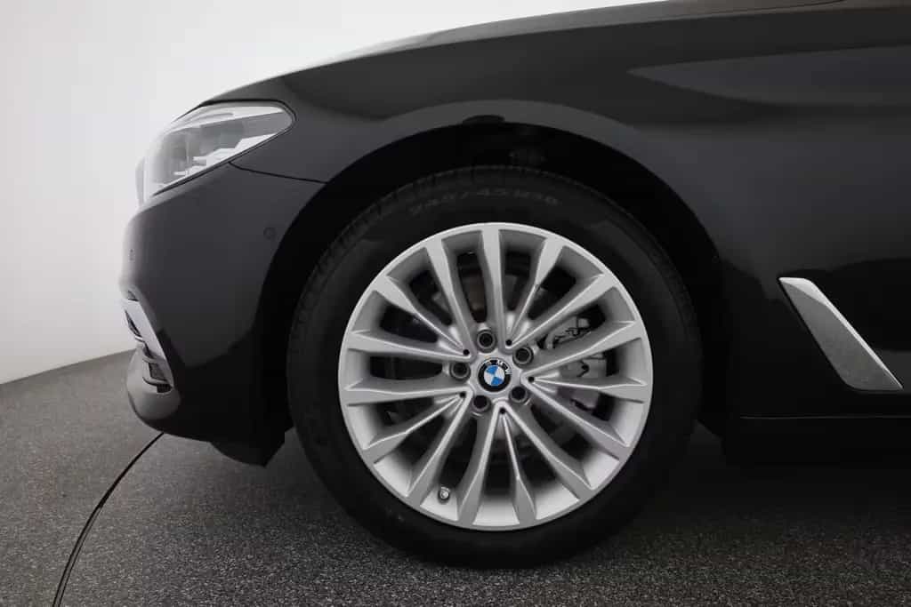 BMW 520 d Touring xDrive Luxury Line LED Navi Head-Up 01/2018-photo-32