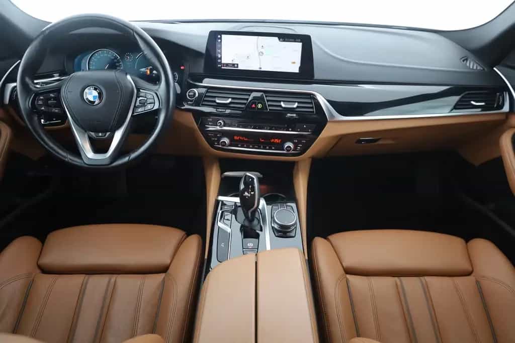 BMW 520 d Touring xDrive Luxury Line LED Navi Head-Up 01/2018-photo-8