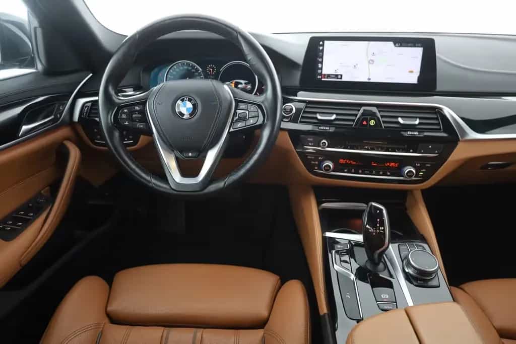 BMW 520 d Touring xDrive Luxury Line LED Navi Head-Up 01/2018-photo-9