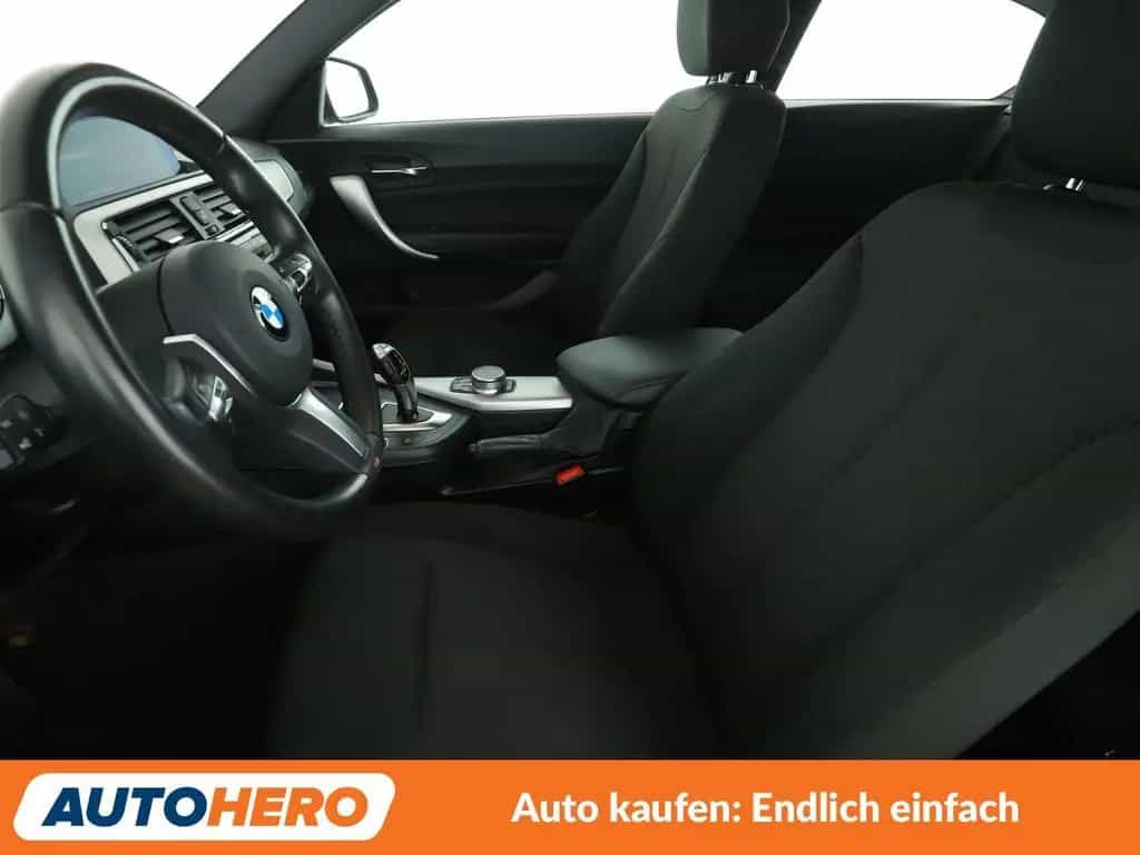 BMW 1 Series 118i Advantage Aut*NAVI*LED*TEMPO*PDC*SHZ* 06/2019-photo-9