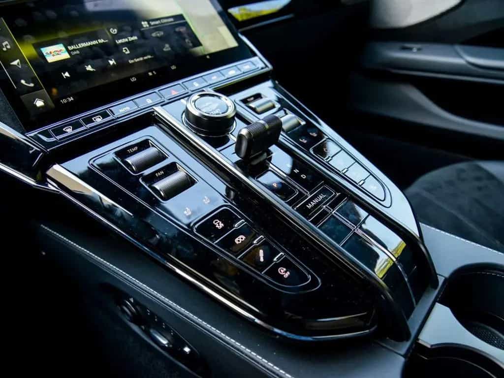 Aston Martin V8 Vantage Coupe 11/2024-photo-12
