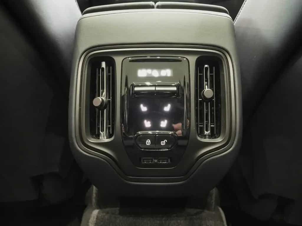 Aston Martin DBX707 MJ 25 09/2025-photo-16