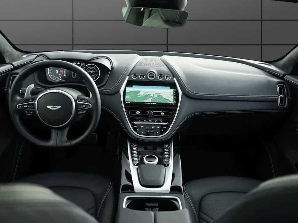 Aston Martin DBX 550 09/2024-photo-10