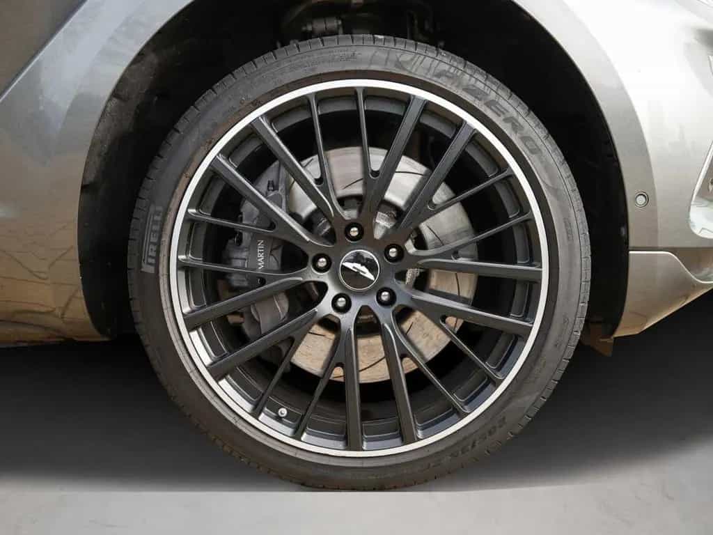 Aston Martin DBX 550 09/2024-photo-11