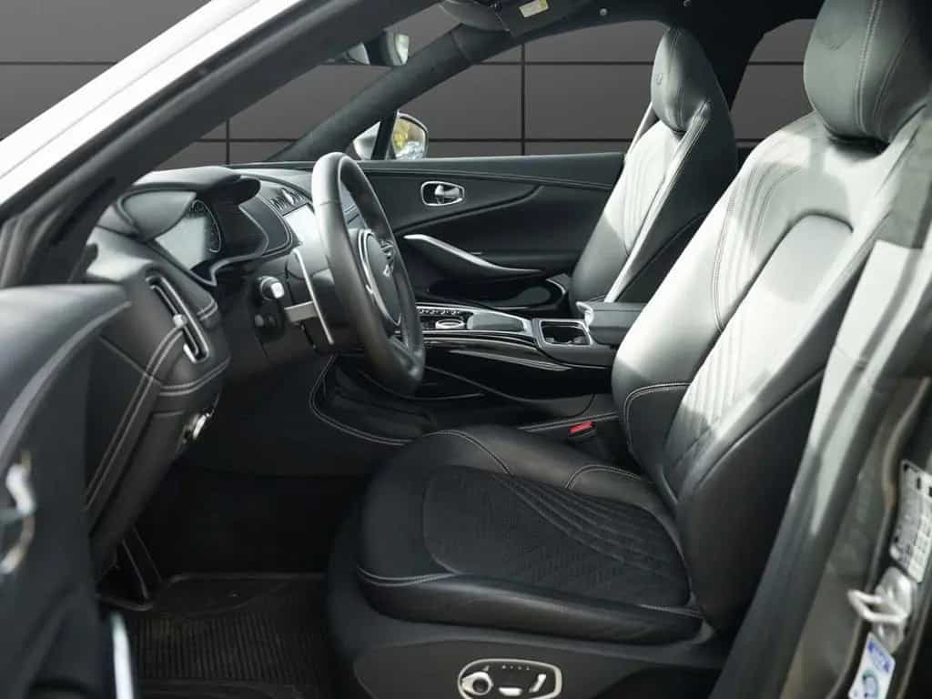Aston Martin DBX 550 09/2024-photo-15