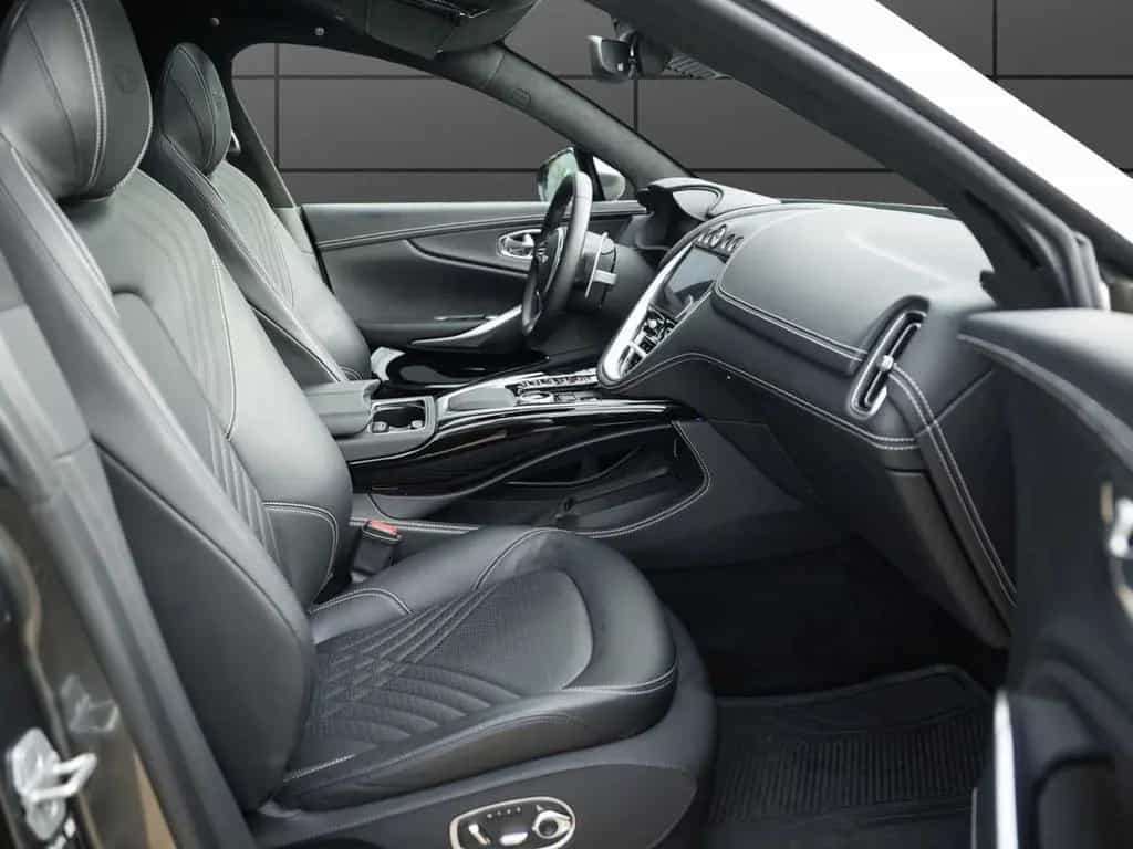 Aston Martin DBX 550 09/2024-photo-16