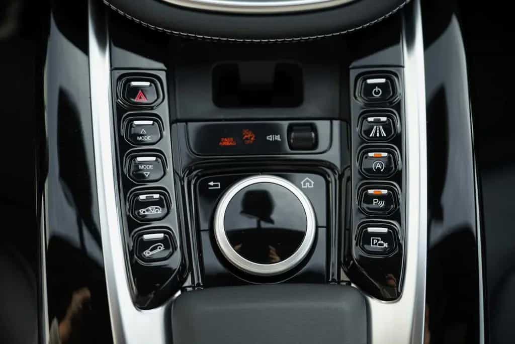 Aston Martin DBX 550 09/2024-photo-18