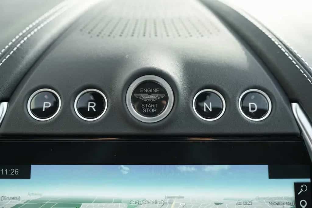 Aston Martin DBX 550 09/2024-photo-19