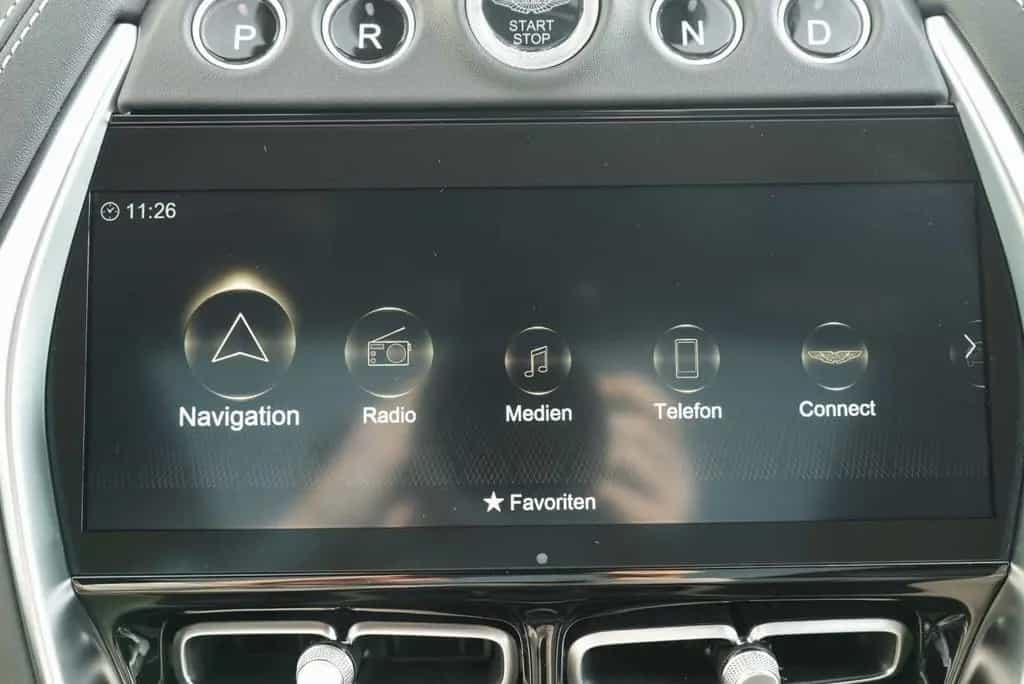 Aston Martin DBX 550 09/2024-photo-22