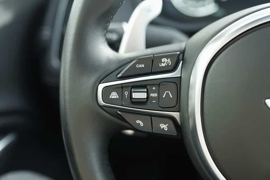 Aston Martin DBX 550 09/2024-photo-23