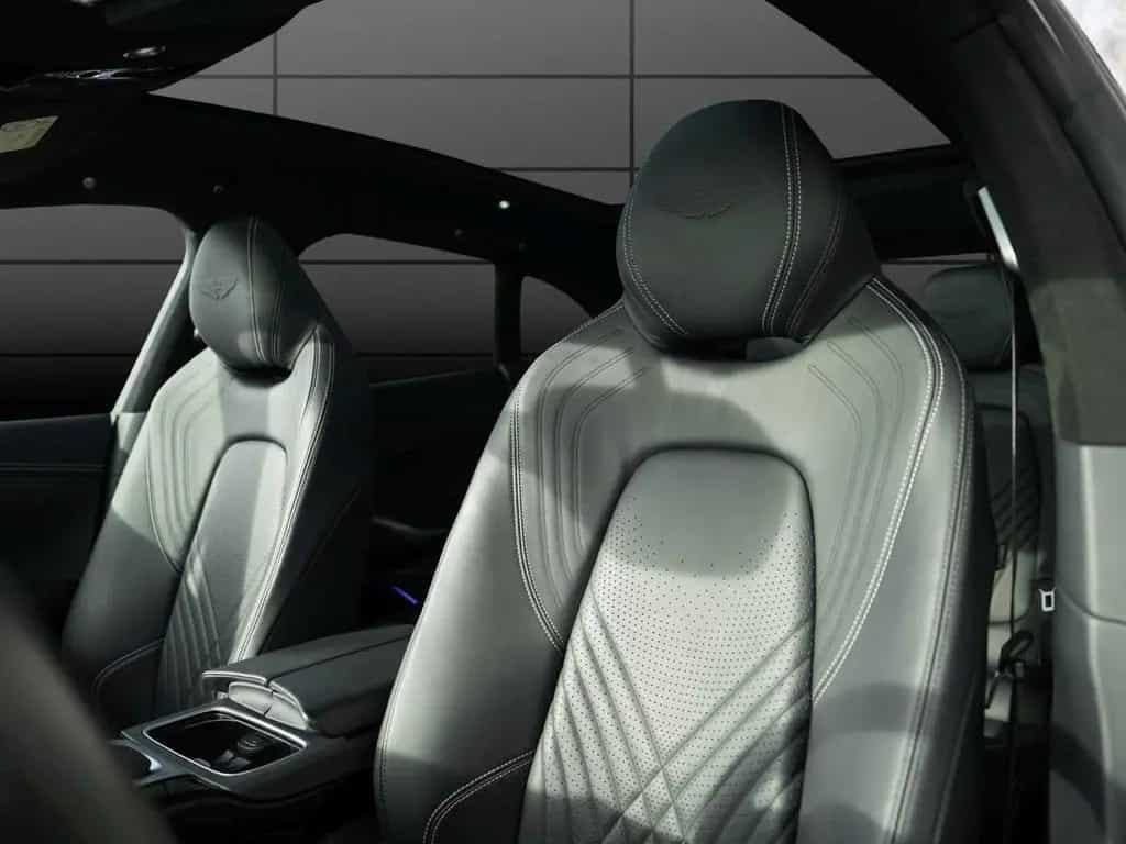 Aston Martin DBX 550 09/2024-photo-26
